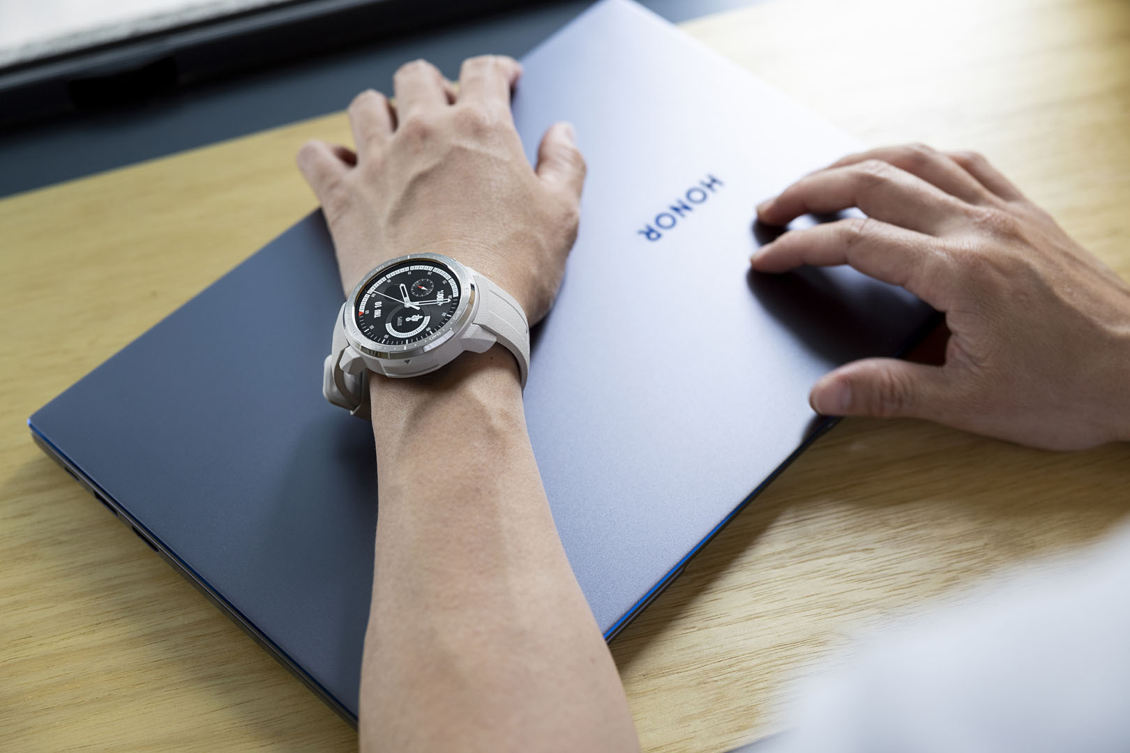 HONOR Watch GS Pro & MagicBook 14